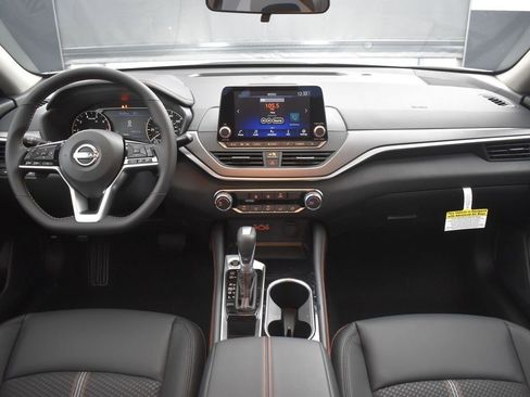 New 2025 Nissan Altima 2.5 SR image 9