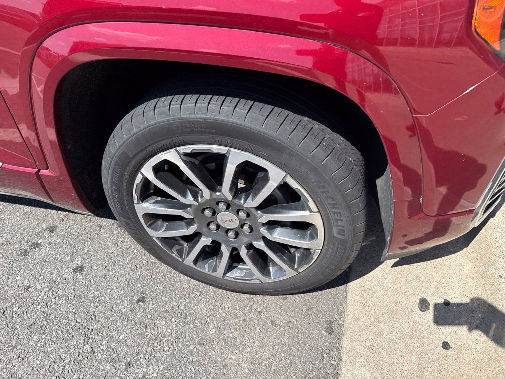 Used 2020 GMC Acadia Denali w/ Technology Package FWD image 5