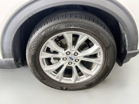 Used 2020 Ford Explorer XLT w/ Equipment Group 202A AWD/4WD image 38