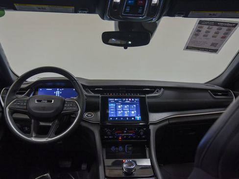 Used 2023 Jeep Grand Cherokee Altitude image 2