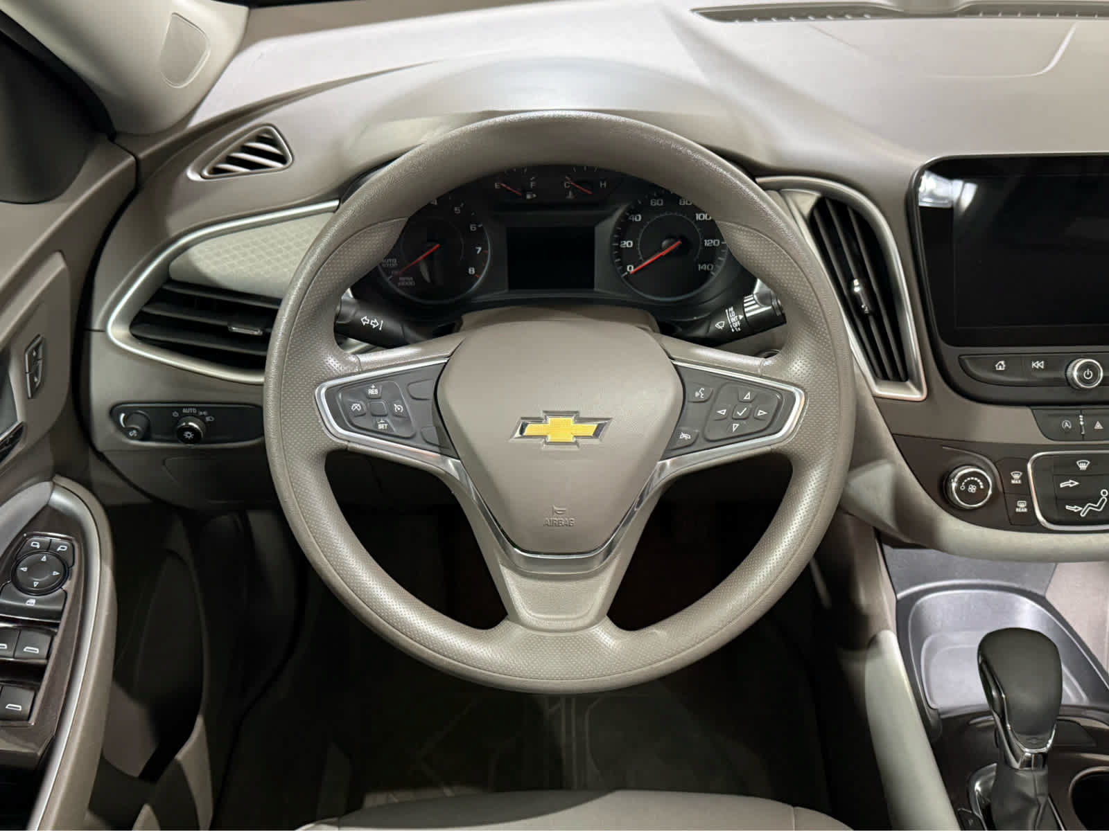 Used 2022 Chevrolet Malibu LS FWD image 16