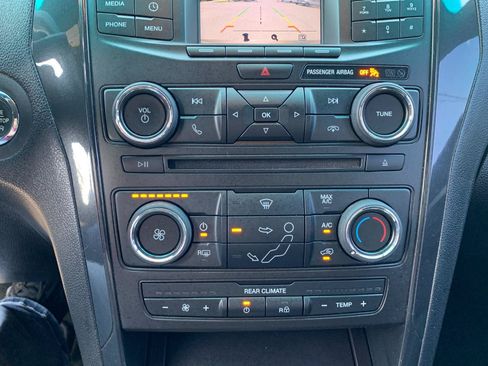 Used 2016 Ford Explorer XLT AWD/4WD image 25