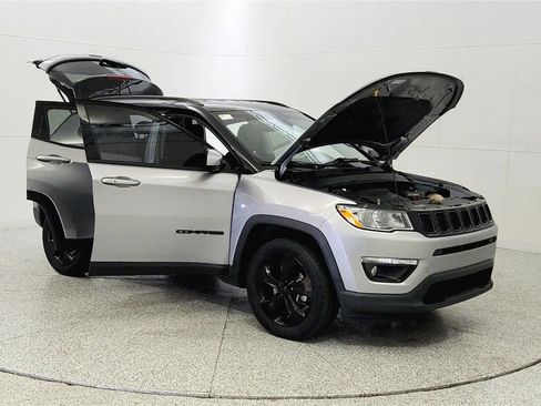 Used 2018 Jeep Compass Latitude AWD/4WD image 9