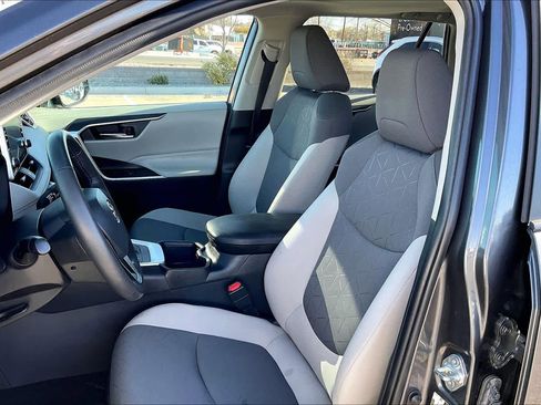 Used 2022 Toyota RAV4 XLE w/ Convenience Package image 7