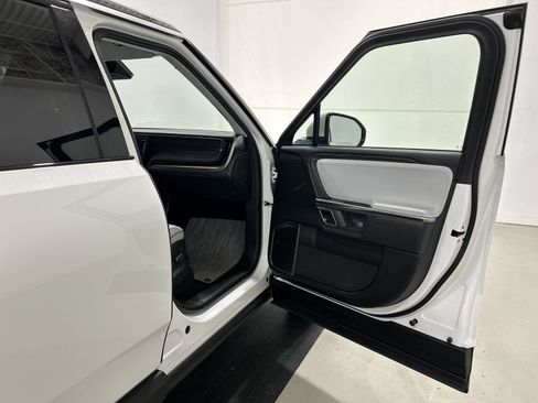 Used 2023 Rivian R1S Adventure AWD/4WD image 18