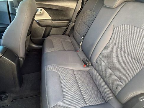 Used 2021 Kia Niro LX image 10