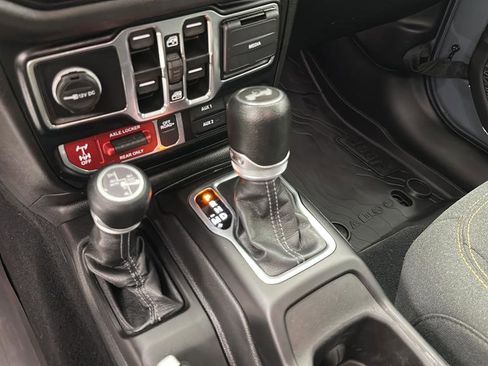 Used 2024 Jeep Wrangler Unlimited AWD/4WD image 24