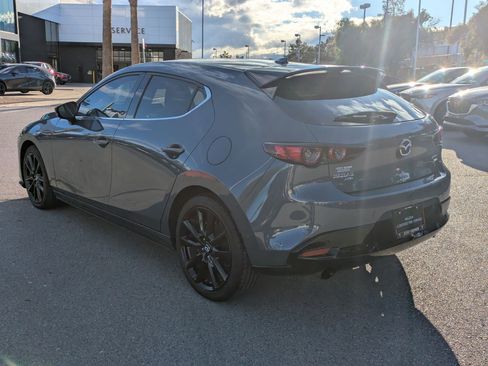Used 2021 MAZDA MAZDA3 Hatchback w/Premium Plus Pkg image 3