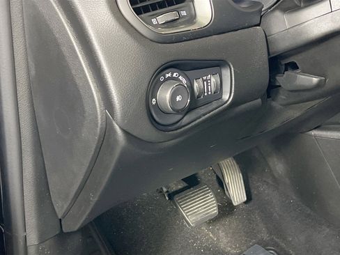 Used 2022 Jeep Renegade Latitude image 10