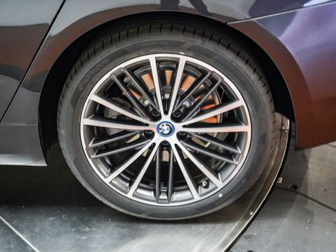 Certified 2023 BMW 530e RWD image 11