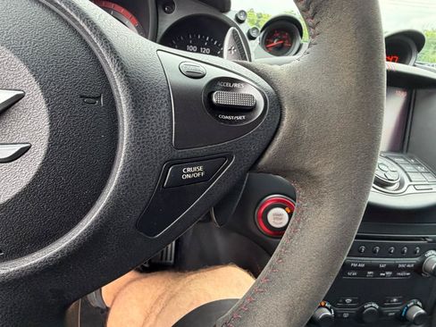 Used 2020 Nissan 370Z NISMO RWD image 19