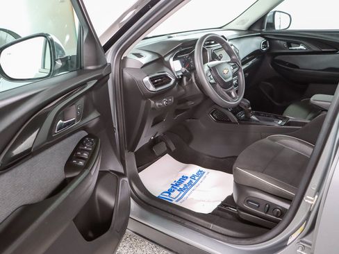 Used 2023 Chevrolet TrailBlazer LT w/ Convenience Package FWD image 3