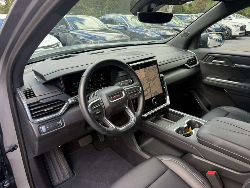 Used 2026 GMC Acadia Elevation w/ Elevation Premium Package FWD image 3