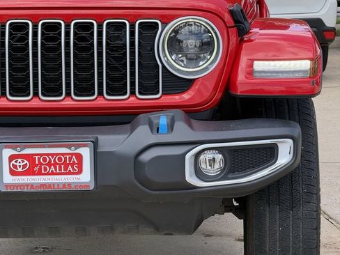 Used 2024 Jeep Wrangler Unlimited Sahara AWD/4WD image 8