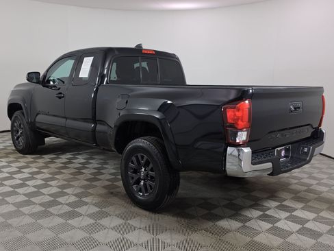 Used 2022 Toyota Tacoma SR5 w/ SR5 Appearance Package (SM) RWD image 5