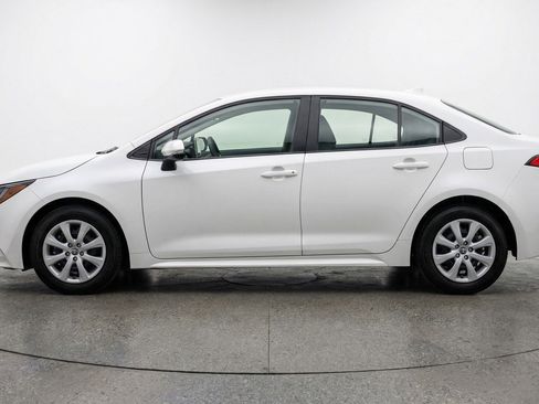 Used 2025 Toyota Corolla LE image 5