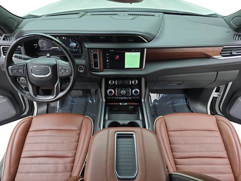 Used 2023 GMC Yukon XL Denali Ultimate AWD/4WD image 9