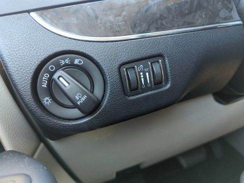 Used 2016 Chrysler Town & Country Touring w/ Driver Convenience Group FWD image 31