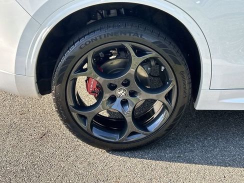 Used 2023 Alfa Romeo Stelvio Veloce AWD/4WD image 12