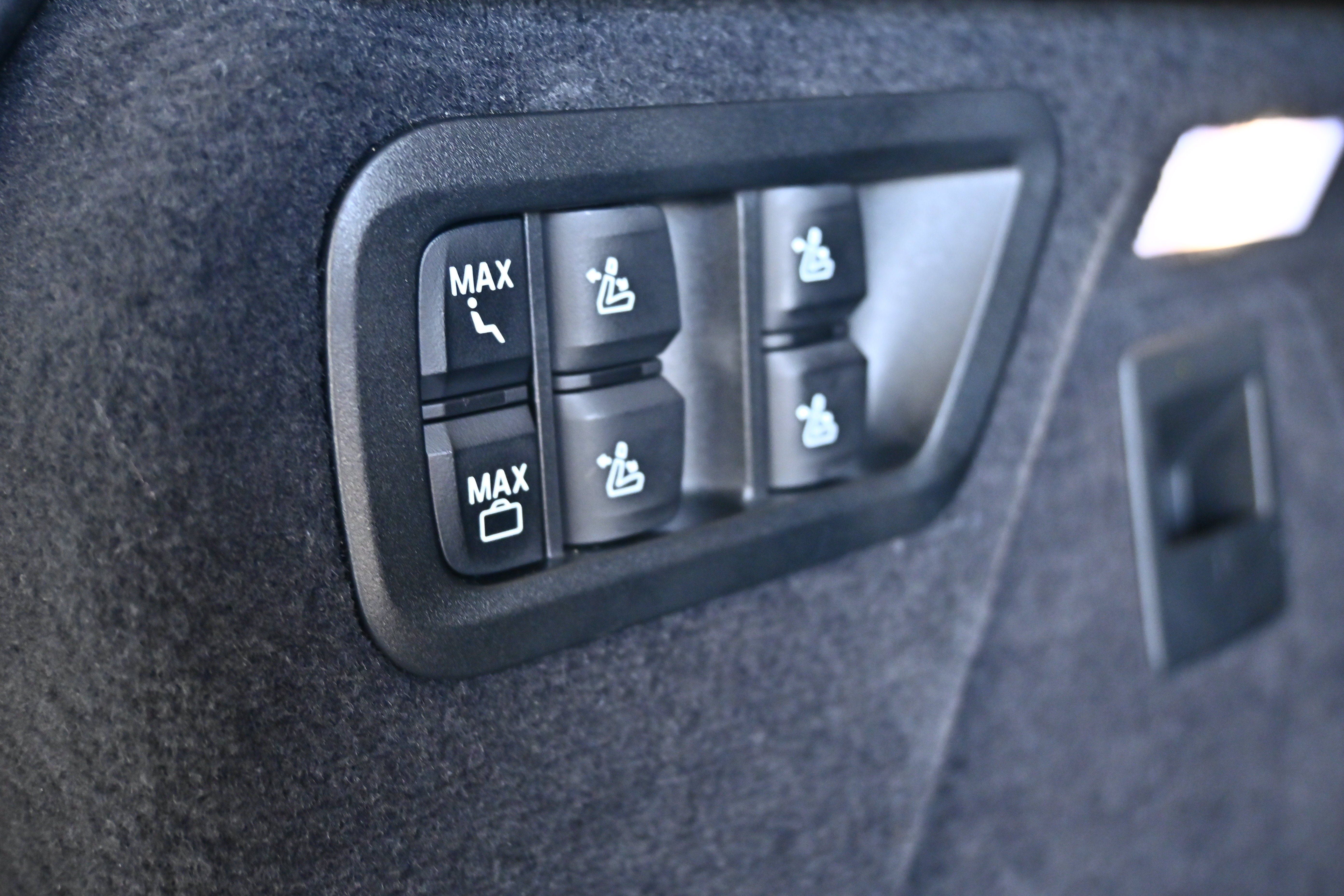 Used 2027 BMW X7 xDrive40i AWD/4WD image 14