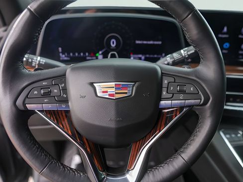 Used 2024 Cadillac Escalade Premium Luxury AWD/4WD image 15