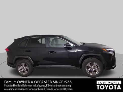 Used 2025 Toyota RAV4 XLE AWD/4WD image 5