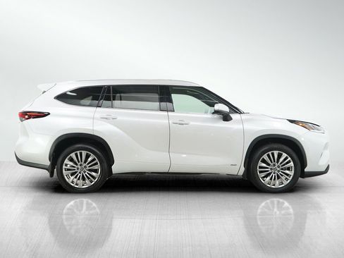 Used 2025 Toyota Highlander Platinum AWD/4WD image 6