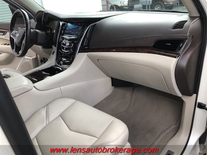 Used 2015 Cadillac Escalade 2WD image 23