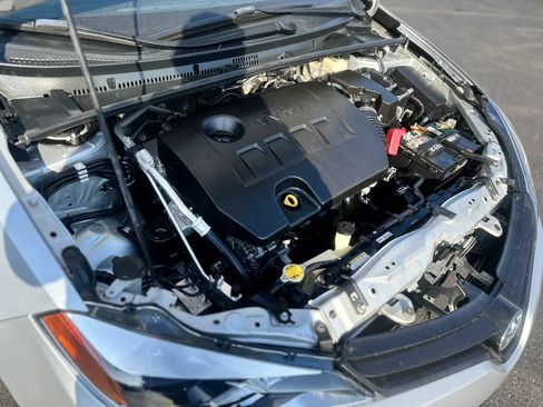 Used 2016 Toyota Corolla LE FWD image 9