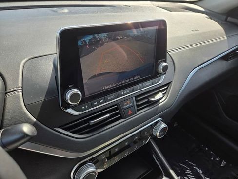 Used 2022 Nissan Altima 2.5 SV w/ SV Premium Package image 17