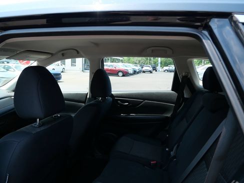 Used 2019 Nissan Rogue S AWD/4WD image 20