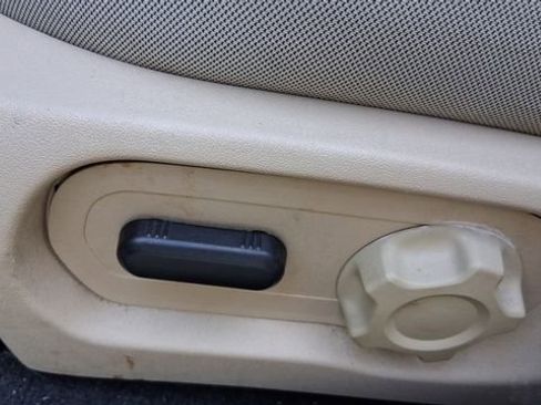 Used 2013 Ford Taurus SEL FWD image 26