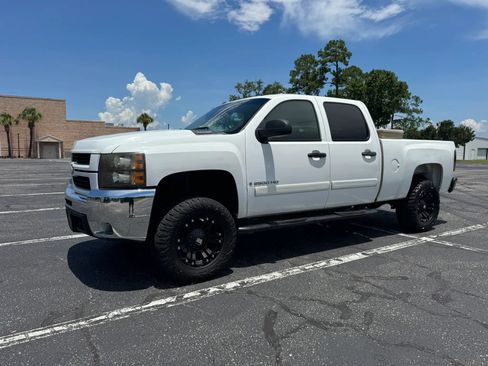 Used 2007 Chevrolet Silverado 2500 LT w/ 2LT Convenience Package RWD image 2