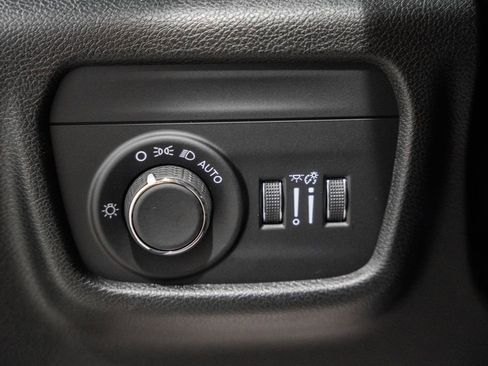 New 2025 Jeep Grand Cherokee Laredo X w/ Luxury Tech Group I image 39