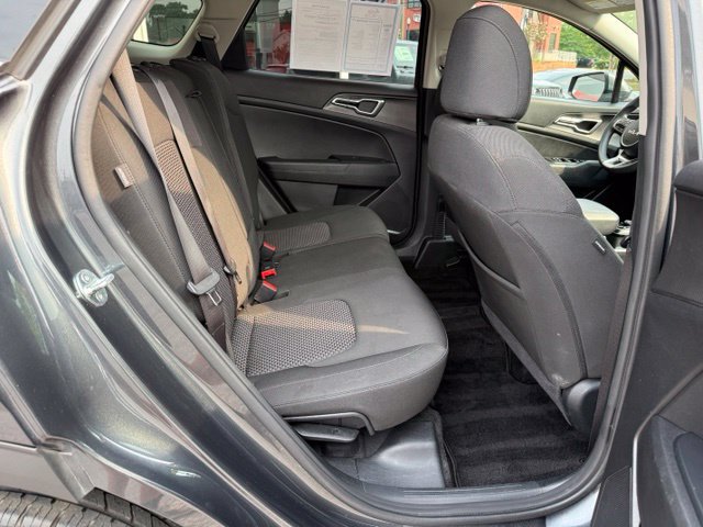 Used 2024 Kia Sportage LX AWD/4WD image 16