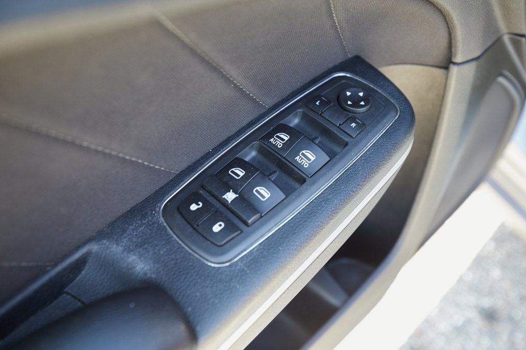 Used 2017 Dodge Charger SXT RWD image 15