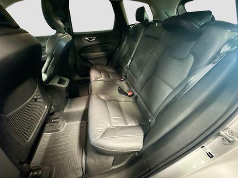 Used 2019 Volvo XC60 T6 Momentum w/ Multimedia Package AWD/4WD image 27