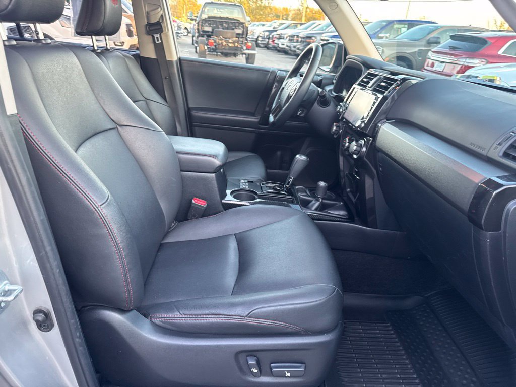 Used 2020 Toyota 4Runner Venture w/ Moonroof Package AWD/4WD image 35