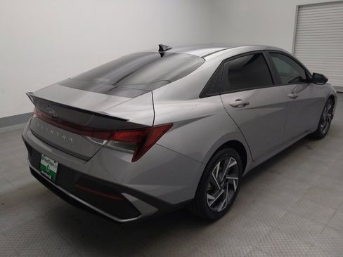 Used 2025 Hyundai Elantra Sport FWD image 9