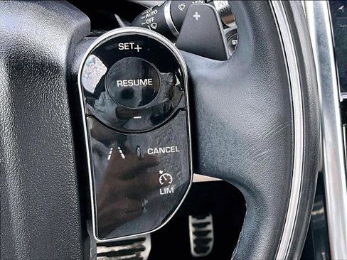 Used 2020 Land Rover Discovery Sport SE R-Dynamic image 21