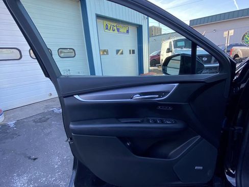 Used 2017 Cadillac XT5 Luxury w/ Driver Awareness Package image 28