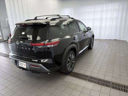 New 2026 Nissan Pathfinder Platinum FWD image 5