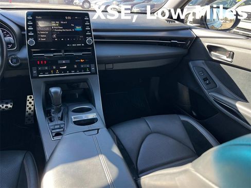 Used 2019 Toyota Avalon Touring w/ Advanced Safety Package image 18