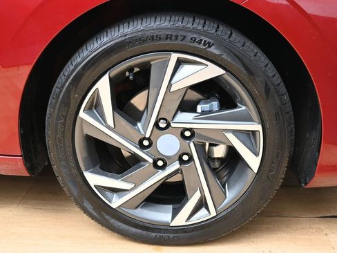 Used 2025 Hyundai Elantra Sport FWD image 13