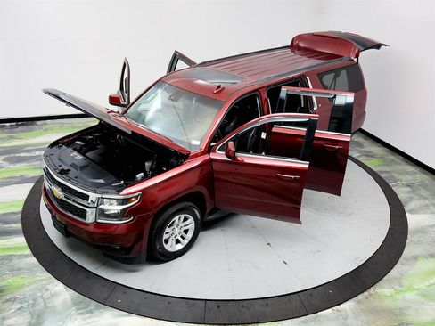 Used 2019 Chevrolet Suburban LT RWD image 38