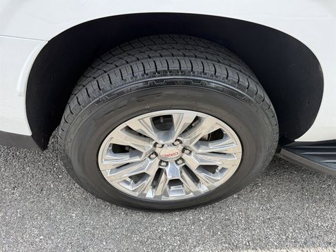 Used 2022 GMC Yukon XL Denali AWD/4WD image 11