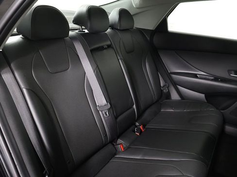 Used 2023 Hyundai Elantra Limited image 34