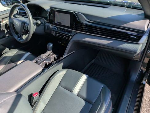 Used 2025 Toyota Camry SE FWD image 27