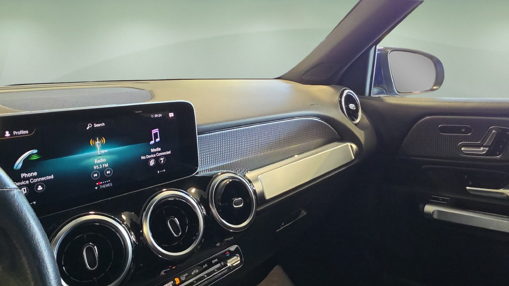 Used 2020 Mercedes-Benz GLB 250 4MATIC image 28