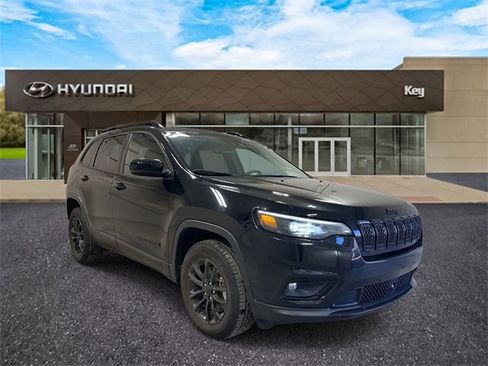 Used 2023 Jeep Cherokee Altitude Lux image 3